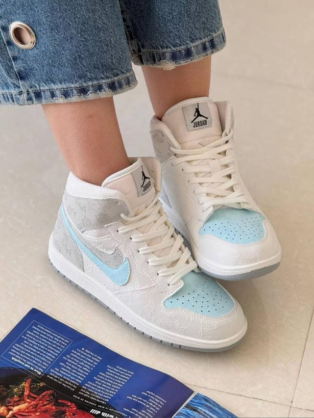 کتونی پاستلی