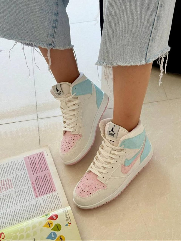 کتونی صورتی