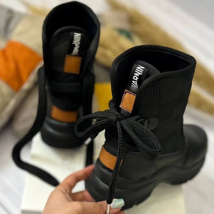 نیمبوت مشکی