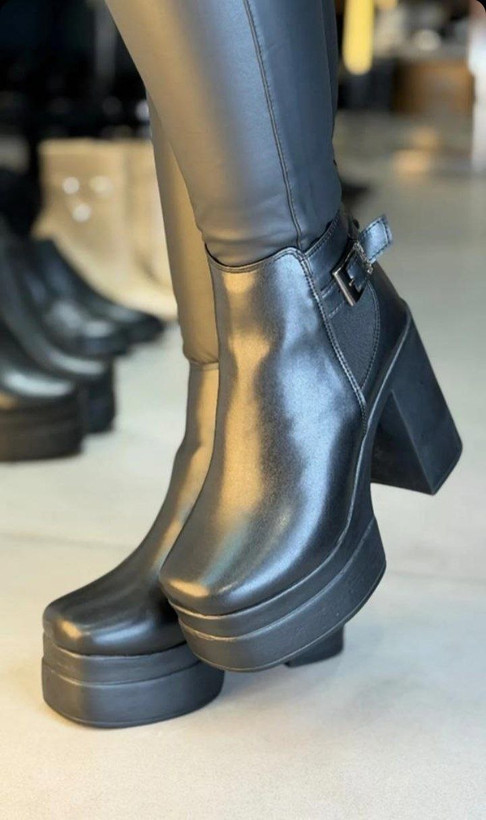 نیم بوت پاشنه دار