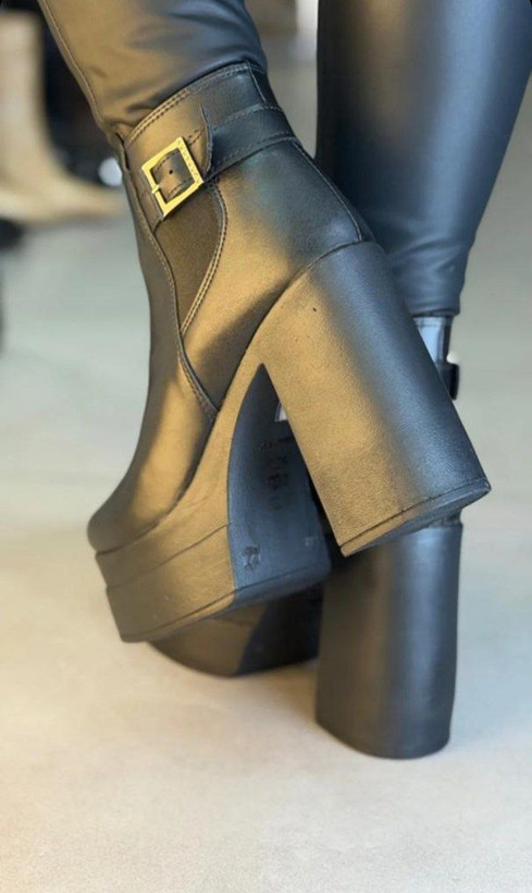 نیم بوت مشکی لژ دار