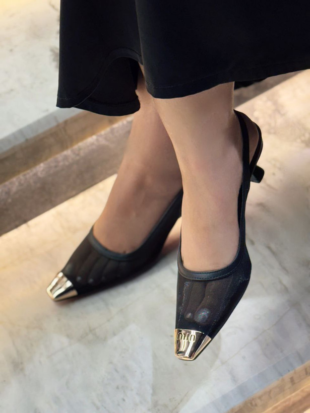 صندل جلو بسته زنانه